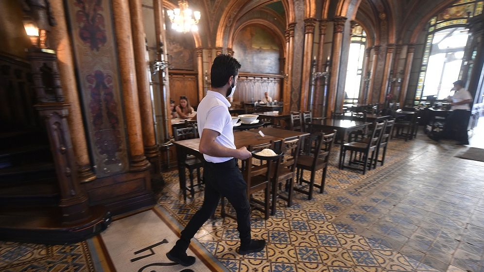 Patronii de restaurante vor ataca în justiție măsurile de închidere a localurilor, în București și în alte regiuni din țară