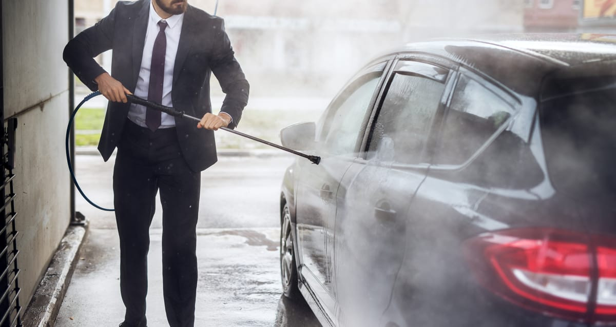 Cum funcționează o spălătorie auto self service și ce servicii oferă clienților
