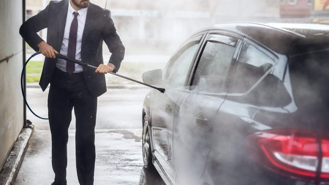 Cum funcționează o spălătorie auto self service și ce servicii oferă clienților