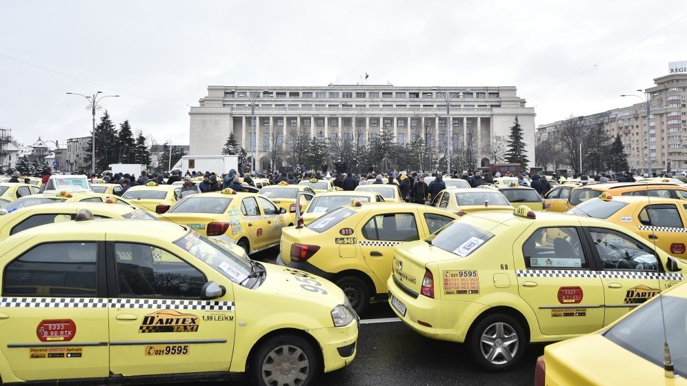 Transportatorii rutieri pregatesc un protest pentru a atrage atentia ca societatea de asigurari Euroins nu respecta legea