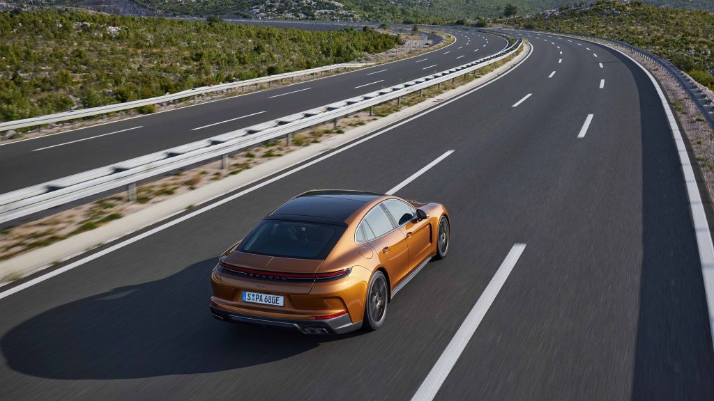 GALERIE FOTO | Porsche a prezentat noua generație Panamera - Imagine 2