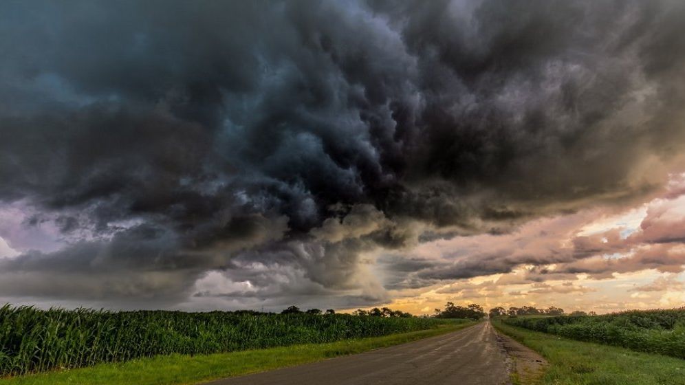 România, lovită de fenomene meteo extreme. Furtuni în trei sferturi din țară, caniculă în București