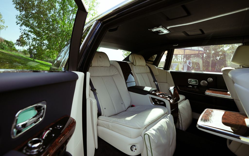 FOTO | Rolls-Royce a lansat două noi modele în România: Cum arată acestea - Imagine 6