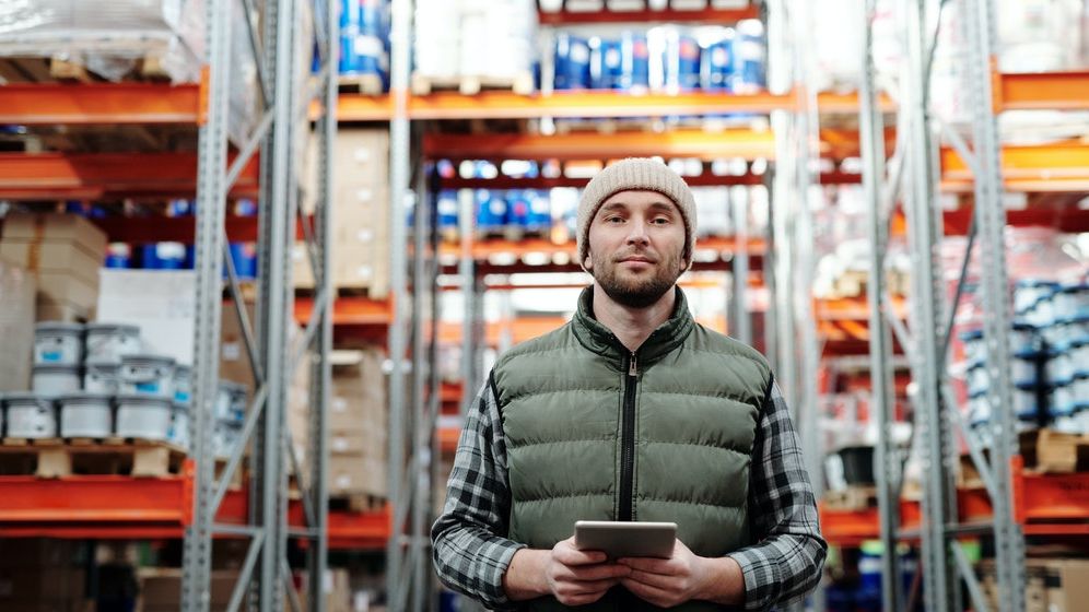 HR Gebrüder Weiss România: L-am întrebat pe un angajat din depozit ce îl ține aici. Răspunsul lui a fost că primește salariul la timp