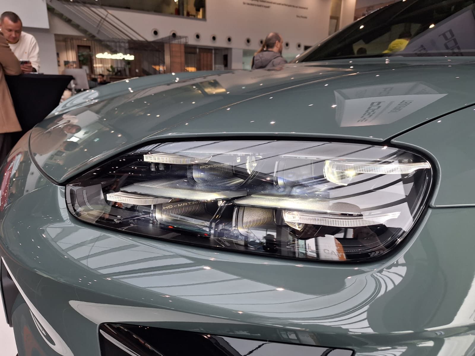 FOTO | Noul Porsche Cayenne Turbo Electric a ajuns la București. Ce secrete ascunde cel mai puternic Porsche din istorie - Poza 5