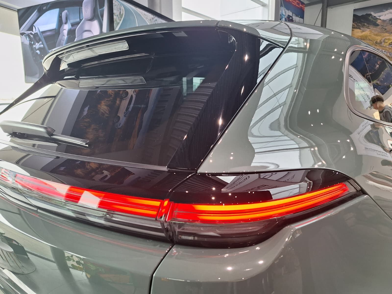 FOTO | Noul Porsche Cayenne Turbo Electric a ajuns la București. Ce secrete ascunde cel mai puternic Porsche din istorie - Poza 16