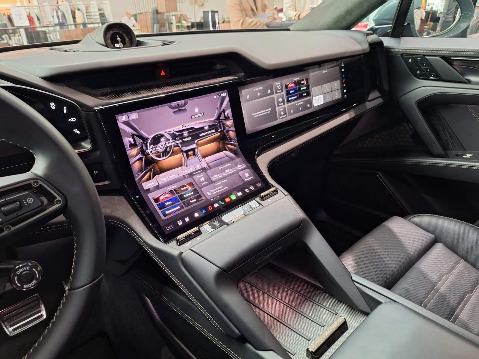 FOTO | Noul Porsche Cayenne Turbo Electric a ajuns la București. Ce secrete ascunde cel mai puternic Porsche din istorie - Poza 21