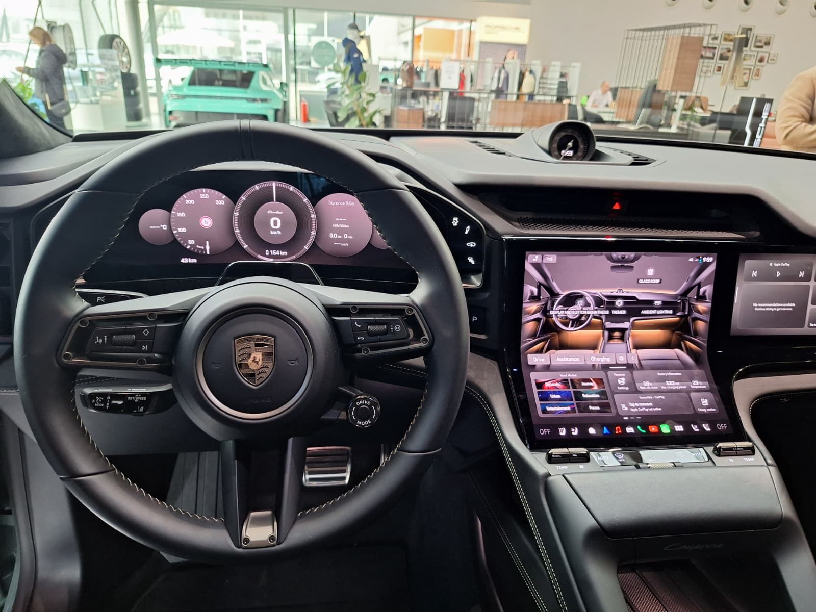 FOTO | Noul Porsche Cayenne Turbo Electric a ajuns la București. Ce secrete ascunde cel mai puternic Porsche din istorie - Poza 23