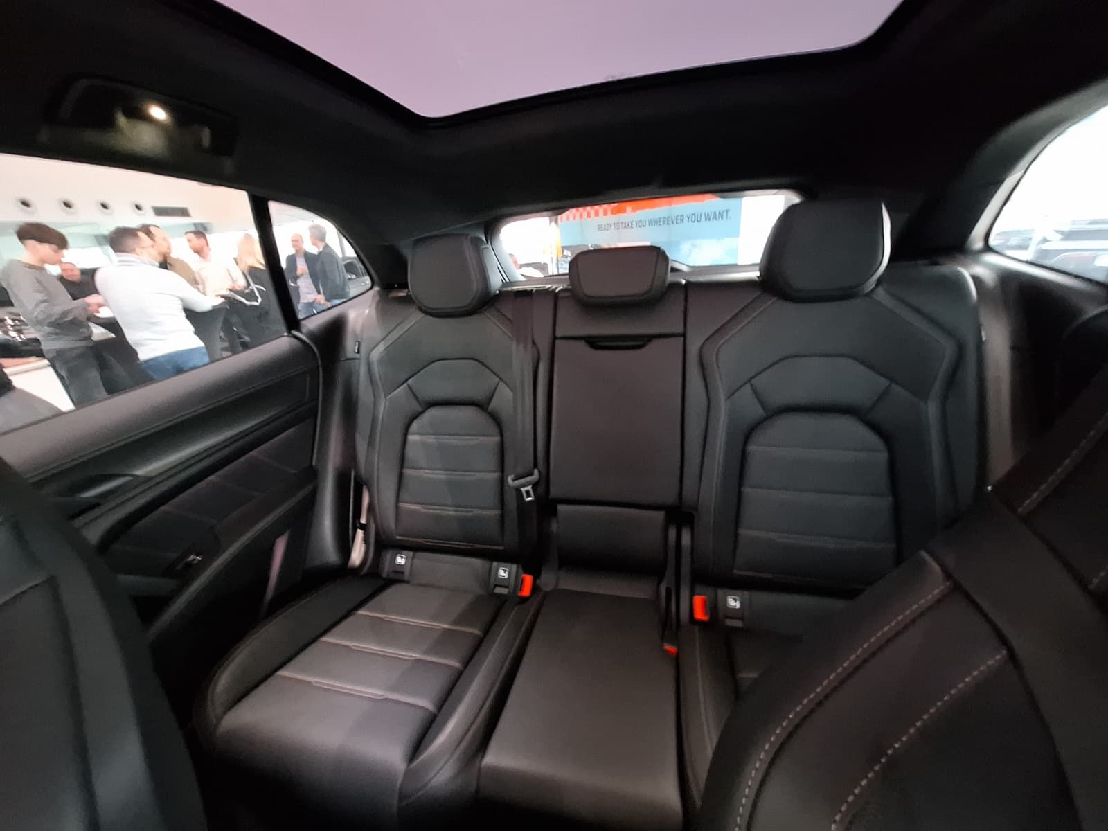 FOTO | Noul Porsche Cayenne Turbo Electric a ajuns la București. Ce secrete ascunde cel mai puternic Porsche din istorie - Poza 24