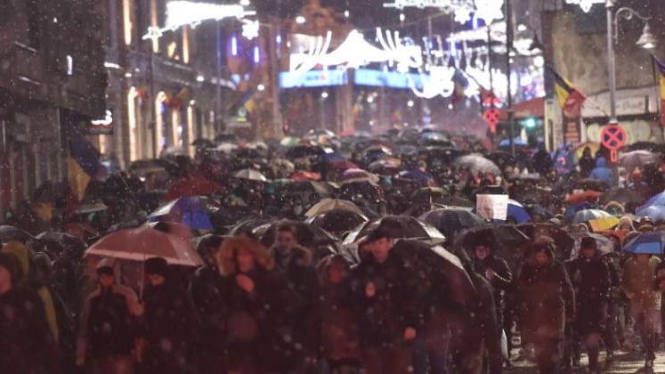 Protest in Piata Victoriei impotriva ministrul Justitiei si pentru sustinerea DNA