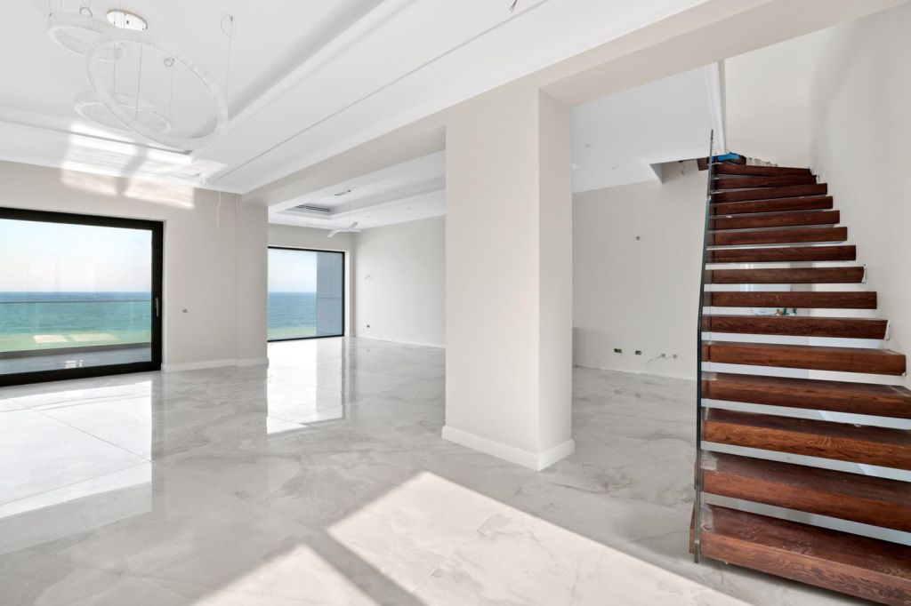 Cum arăta un penthouse de peste 1 milion de euro amplasat pe malul mării la Olimp - Imagine 26