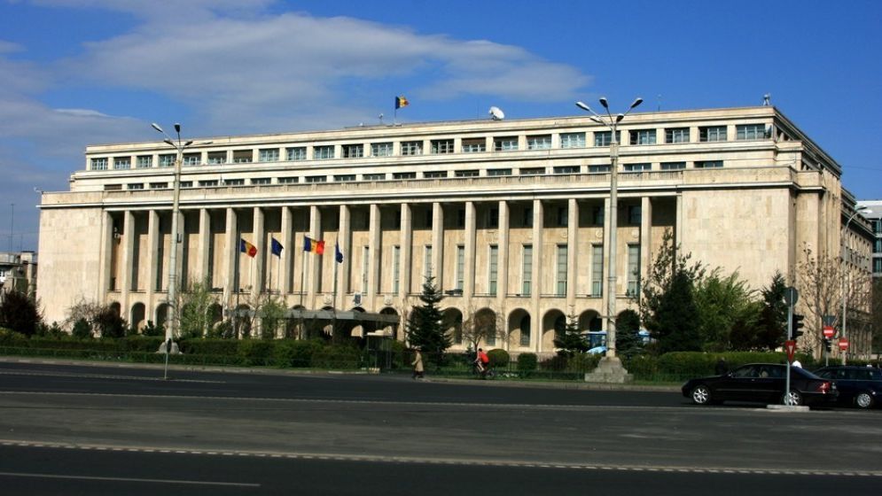 Guvernul a prezentat „Ordonanța trenuleț”. Ce impact vor avea scăderea impozitului minim pe cifra de afaceri și celelalte măsuri discutate