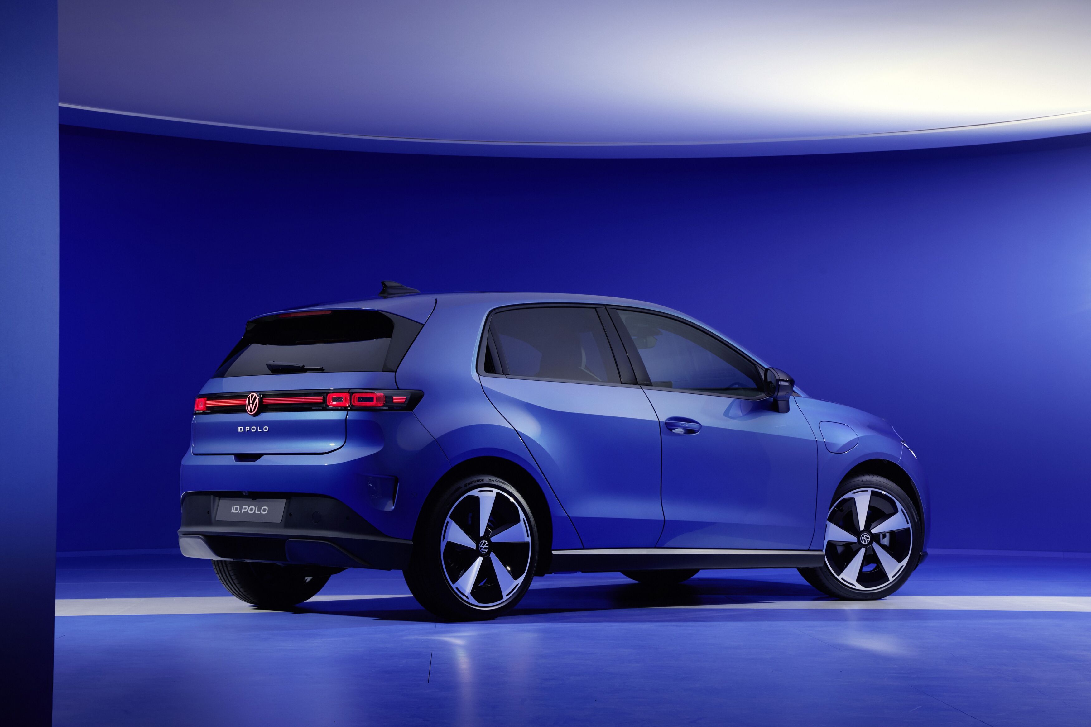 FOTO | Volkswagen intră în „arena” mașinilor electrice ieftine cu ID.Polo. Cât va costa modelul și când va ajunge în România - Poza 5