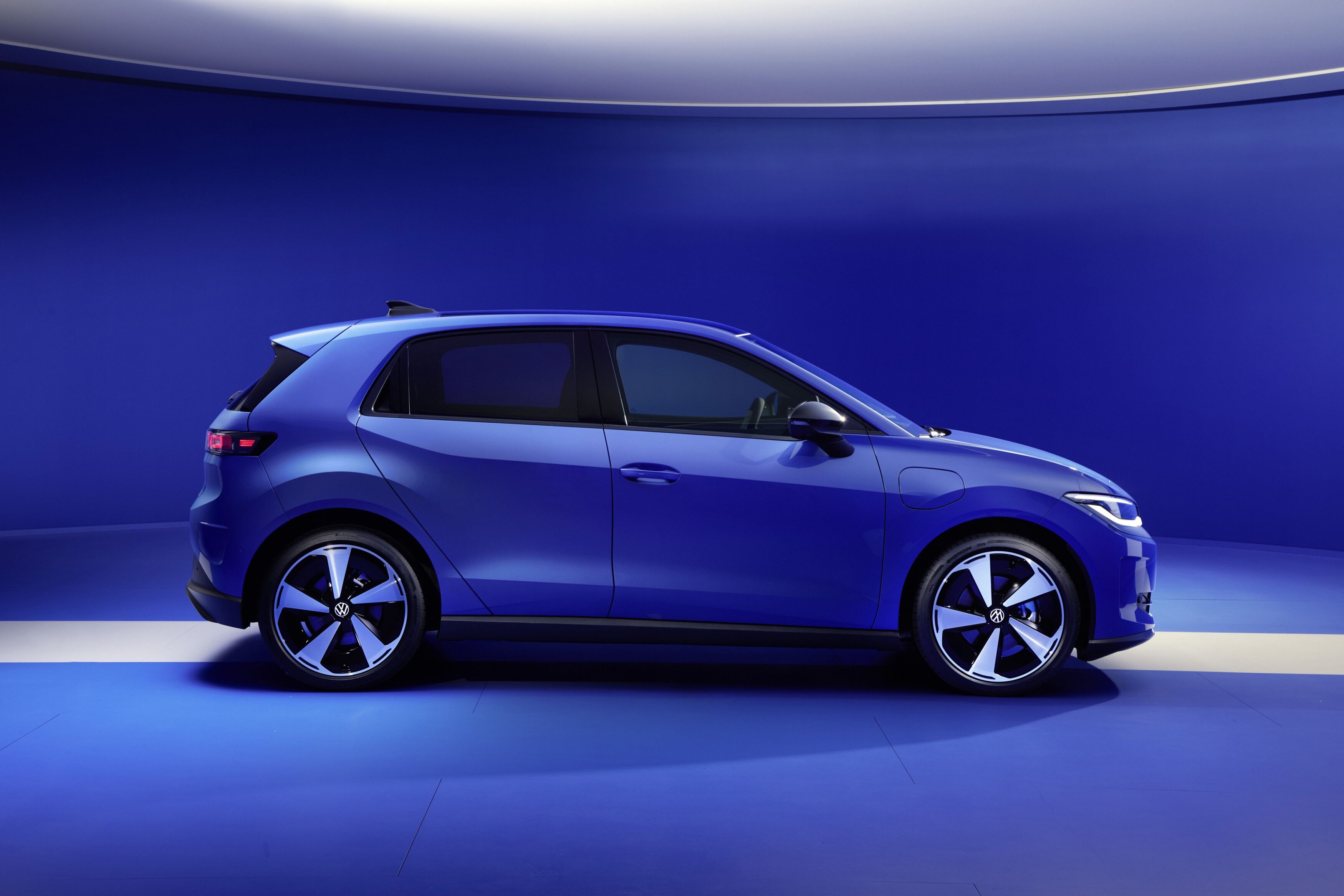 FOTO | Volkswagen intră în „arena” mașinilor electrice ieftine cu ID.Polo. Cât va costa modelul și când va ajunge în România - Poza 4