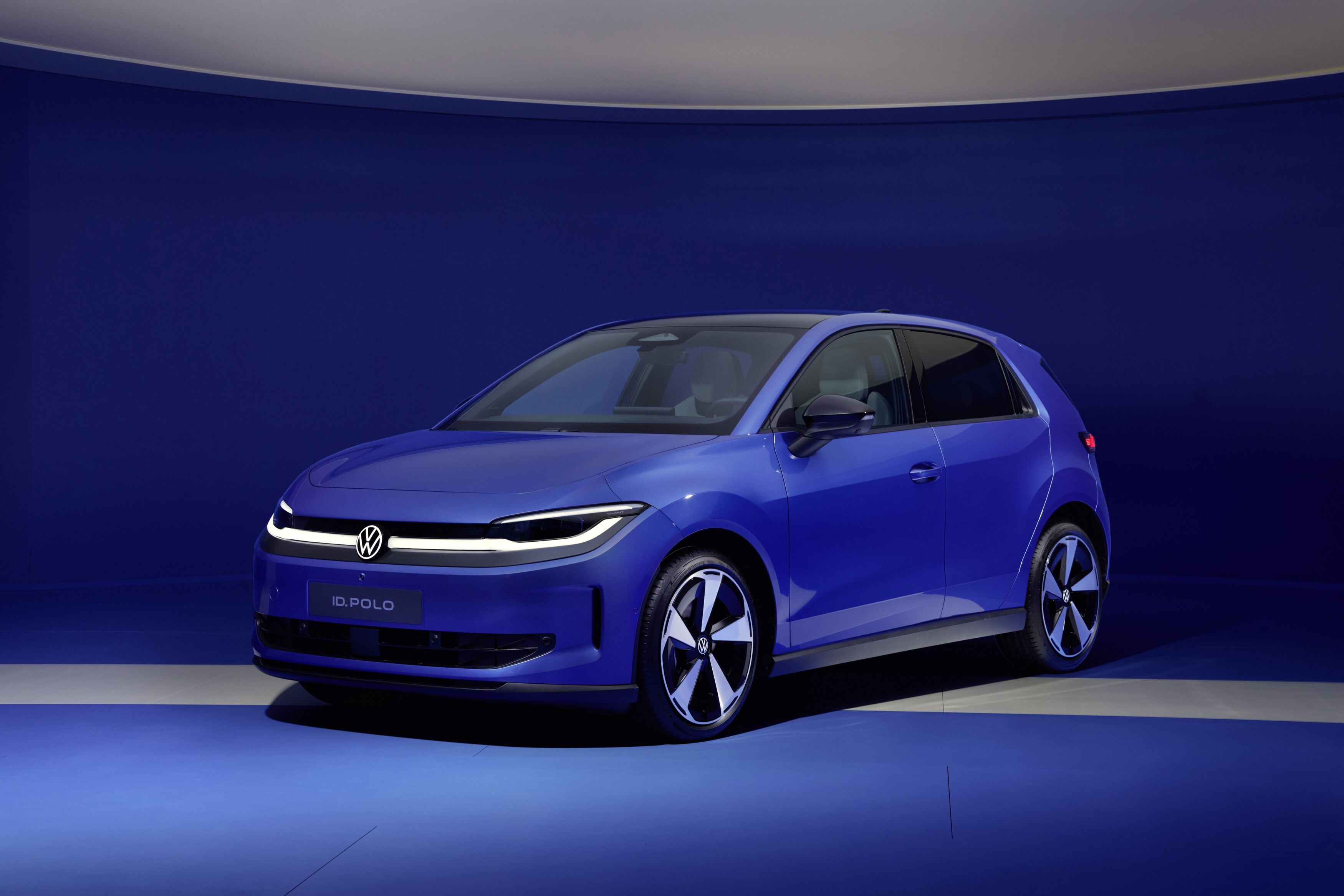 FOTO | Volkswagen intră în „arena” mașinilor electrice ieftine cu ID.Polo. Cât va costa modelul și când va ajunge în România - Poza 1