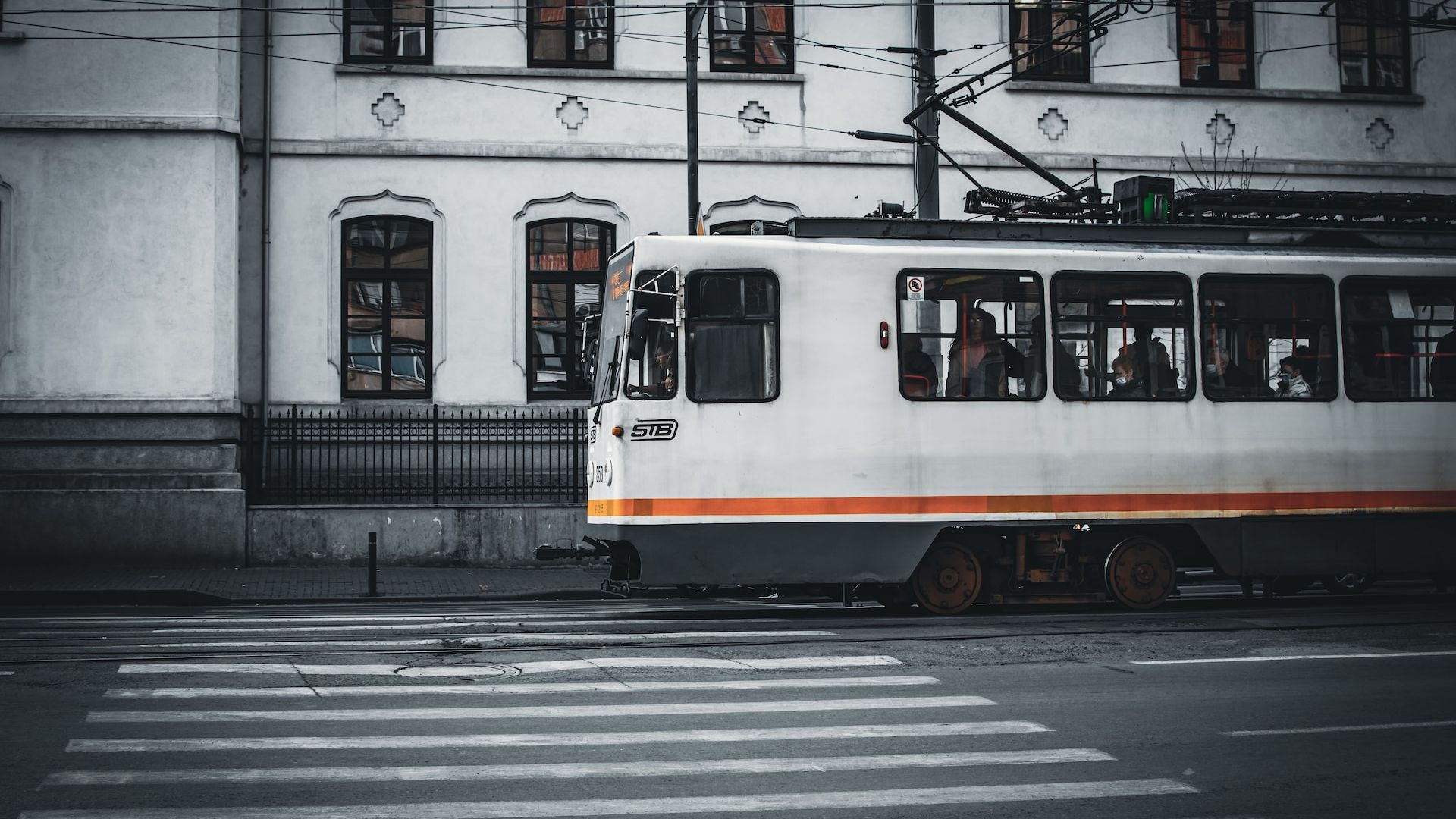 Bucureștiul ar putea scăpa de macazurile schimbate cu ranga, care sunt principala cauză a accidentelor de tramvai