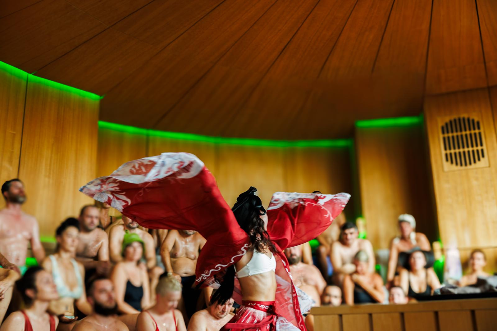 Un festival uriaș de saună vine la București: 21 de zile de spectacole și peste 800 de experiențe