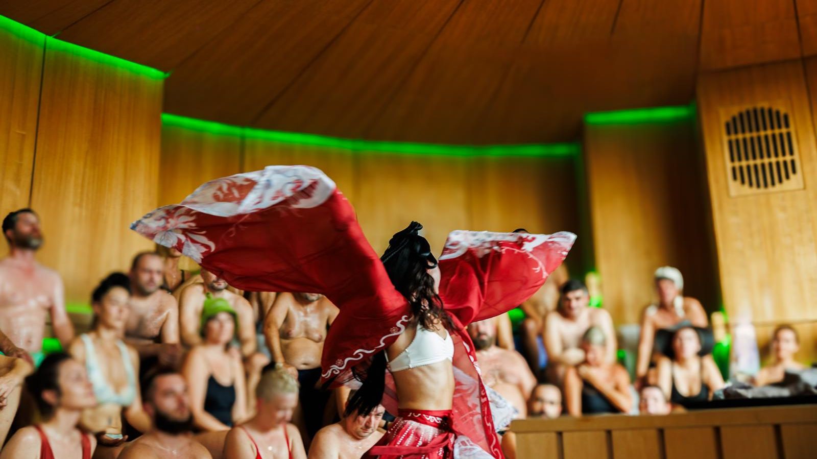 Un festival uriaș de saună vine la București: 21 de zile de spectacole și peste 800 de experiențe