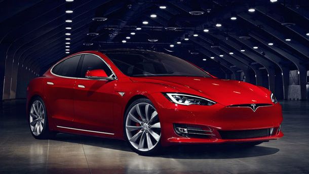 Borna atinsa: Tesla a ajuns la 300.000 de masini produse de la infiintarea companiei
