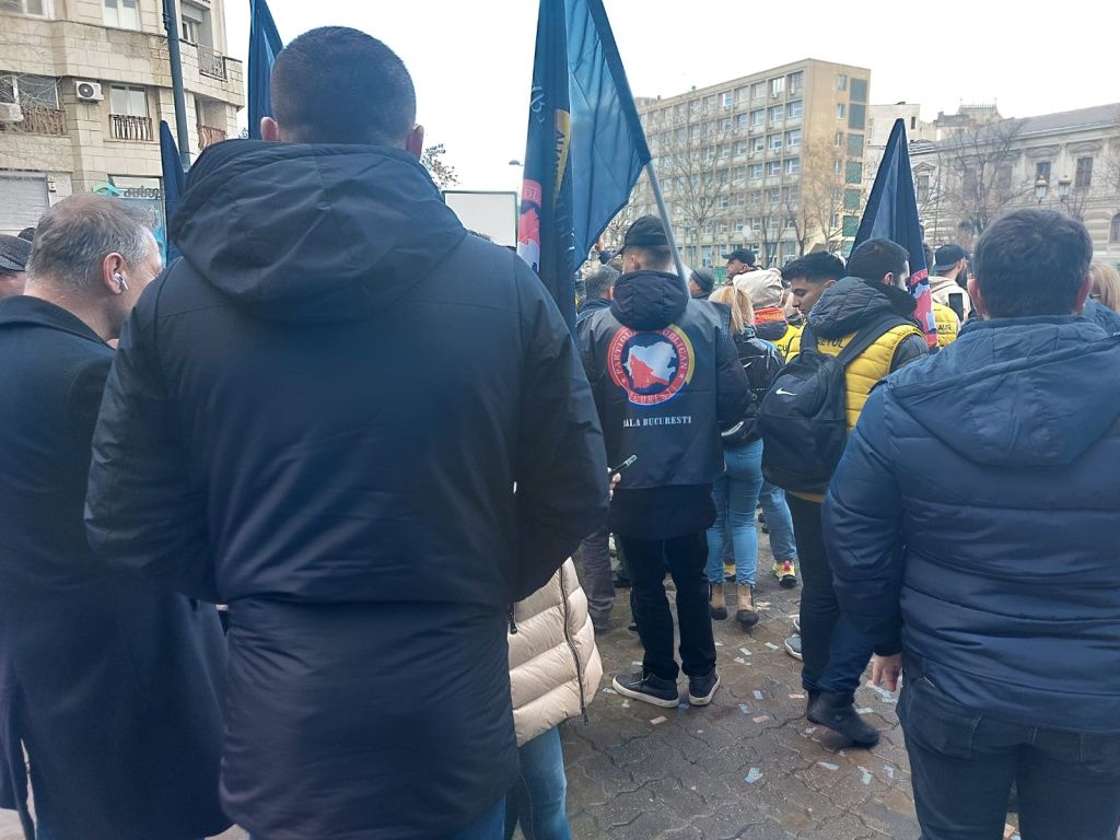 GALERIE FOTO: Trafic blocat în centrul Bucureștiului din cauza unui protest AUR - Imagine 3