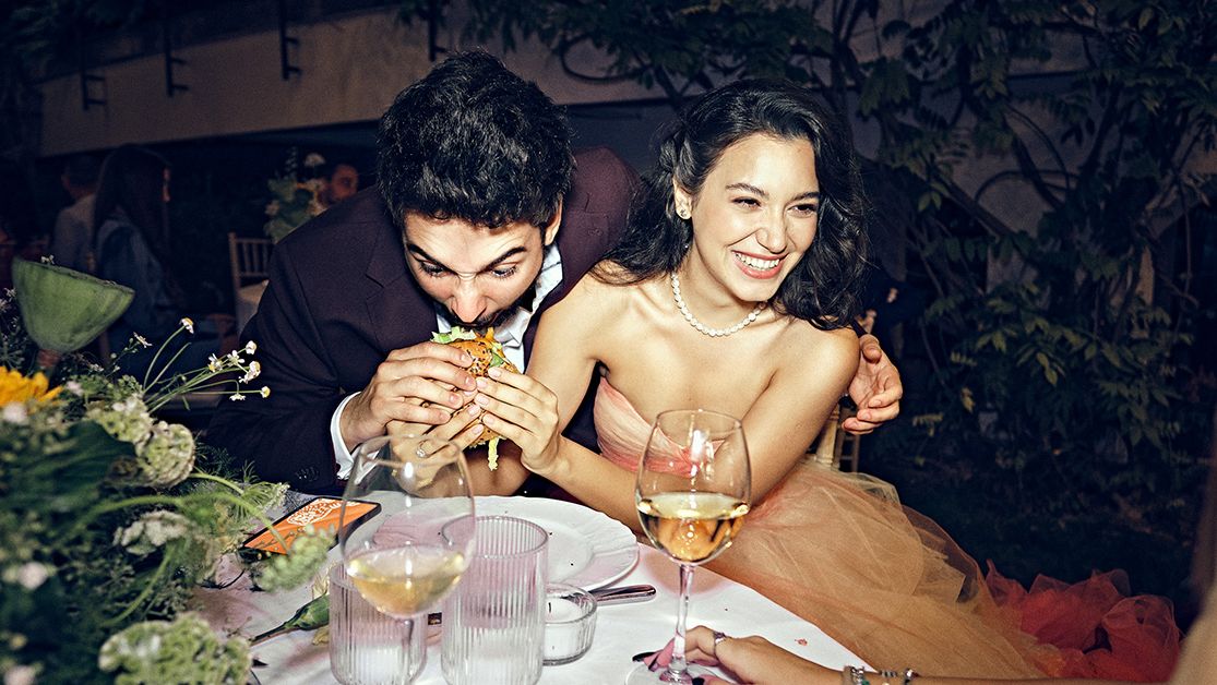 Studiu ING Bank: 95% dintre români ascultă de „gura lumii”  ING Bank lansează campania de brand „Liber să tot fii”, un manifest pentru libertatea de a trăi fără teama de judecata celorlalți