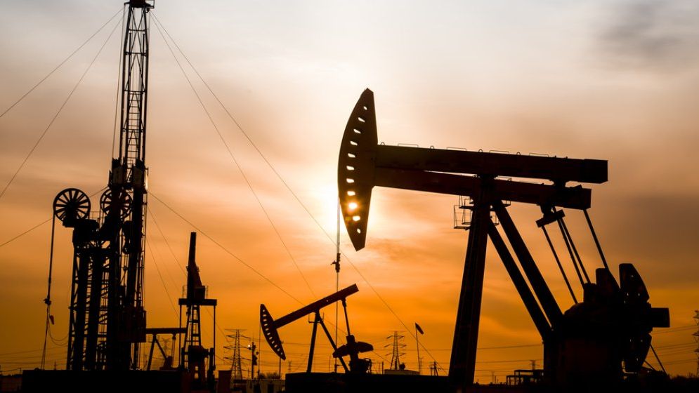 Analiză: Producția globală de petrol va scădea semnificativ în următorii ani. Semnal de alarmă tras de principalii producători
