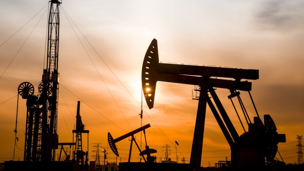 Cotația barilului de petrol WTI a coborât sub 70 de dolari pentru prima dată după 2021