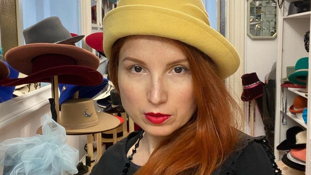 [FOTO] Afaceri românești: Povestea pălăriilor inedite la comandă, începută cu 50.000 euro