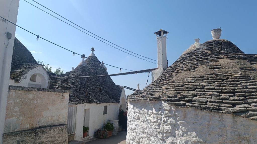 GALERIE FOTO: Alberobello, locul de unde s-au inspirat românii care au construit Castelul de Lut Va - Imagine 13