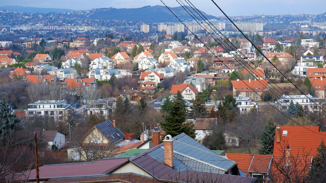 Românii, în topul cetățenilor străini care își cumpără case în Ungaria