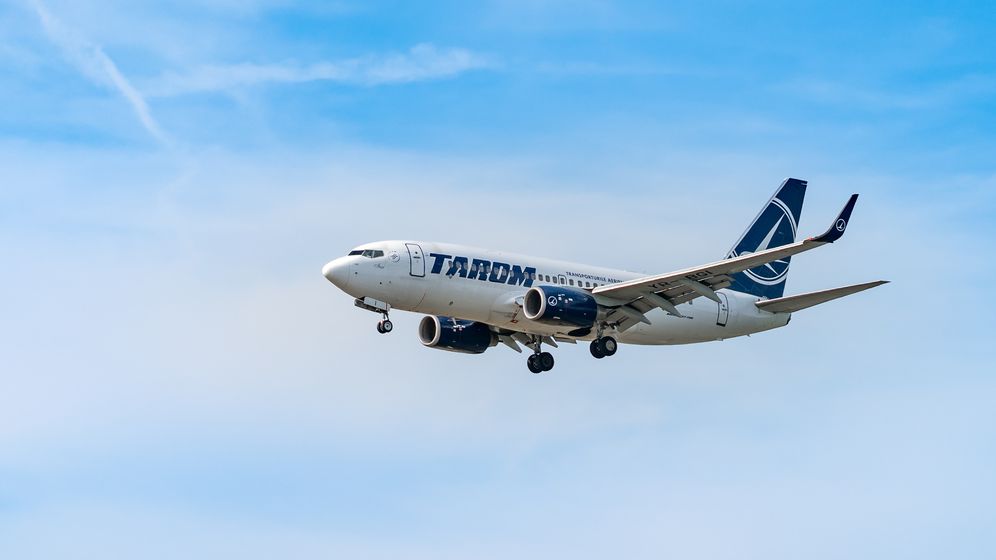 Românii blocați în Africa de Sud vor ajunge astăzi în România, cu o aeronavă Tarom