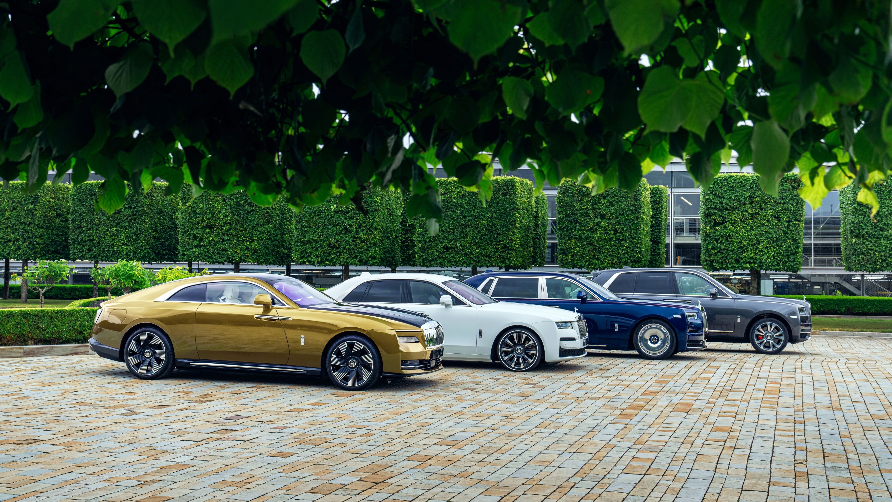 Ce mașini își cumpără bogații României. Bentley, Ferrari și Lamborghini printre preferate în 2023