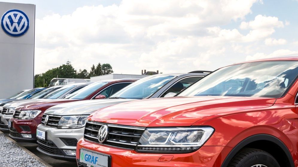 Visul Volkswagen de a depăși Tesla, năruit de criza semiconductorilor