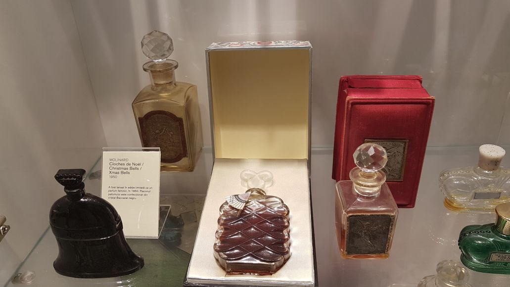 În timpul pandemiei, românii au cumpărat mai multe parfumuri de lux