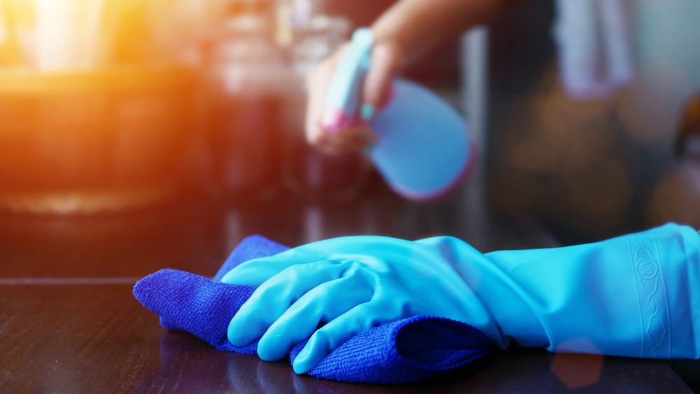 Singurul producător de biocide din România aşteaptă un aviz pentru a putea produce dezinfectanţi anti-coronavirus