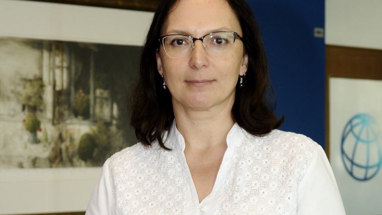 Reprezentanta Bancii Mondiale in Romania prezinta statistici socante: jumatate din romance nu termina gimnaziul