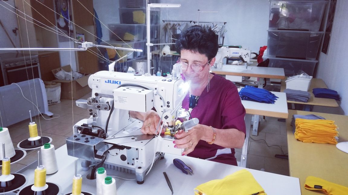 Made in Roșia Montană, afacerea cu tricotaje din lână merinos, își deschide propriul magazin, diversifică gama de produse și investește în digitalizare