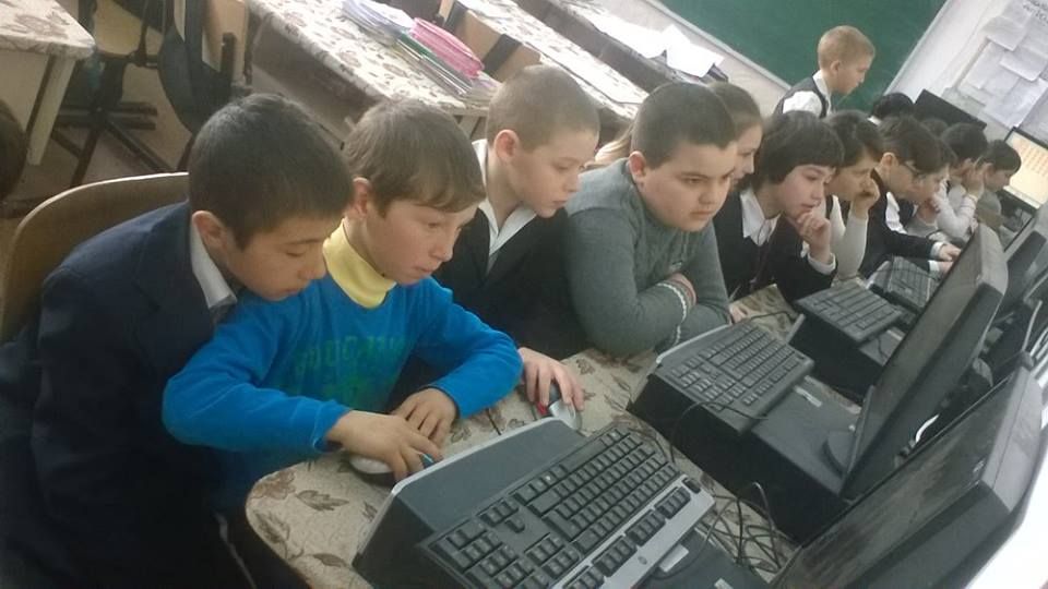 Asociatia Ateliere Fara Frontiere: Peste 12.000 de computere reciclate, donate scolilor defavorizate din Romania