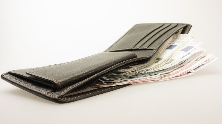 Iolu: Nivelul salariului minim pe economie ramane la 1.250 de lei. Urmatorul Guvern va stabili valoarea acestuia