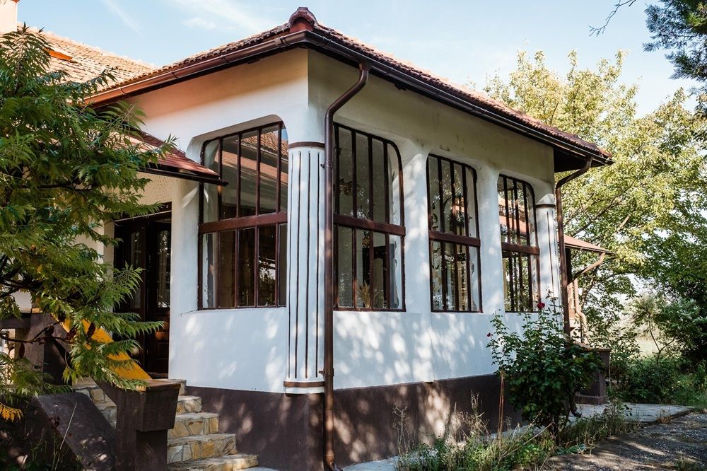 [FOTO] Conac boieresc de sec. XIX, cu piscină, la o oră de București, pentru 450.000 de euro - Poza 1