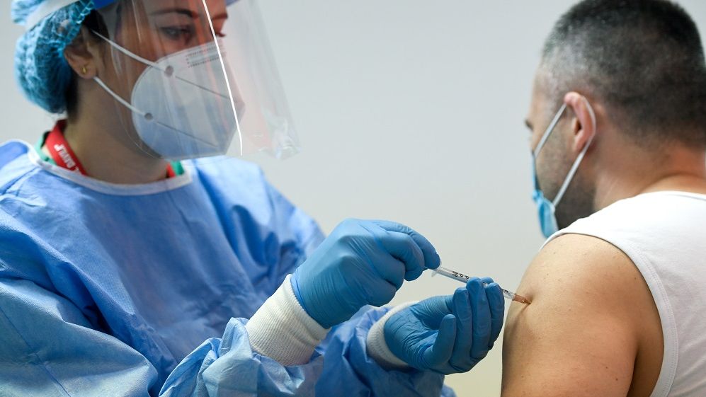 Se amână vaccinarea românilor cu vârsta mai mică de 65 de ani