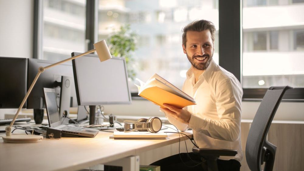 Viața la birou: ținuta office poate fi o unealtă de comunicare