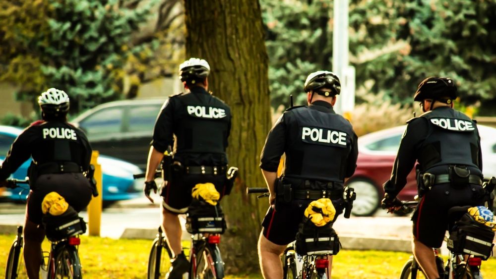 Polițiști pe două roți: Într-un sector din București oamenii legii o să patruleze pe biciclete