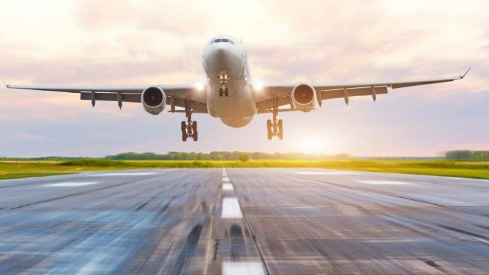 Incident major la un Boeing 777: O defecțiune la motor a provocat un incendiu la scurt timp după aterizare