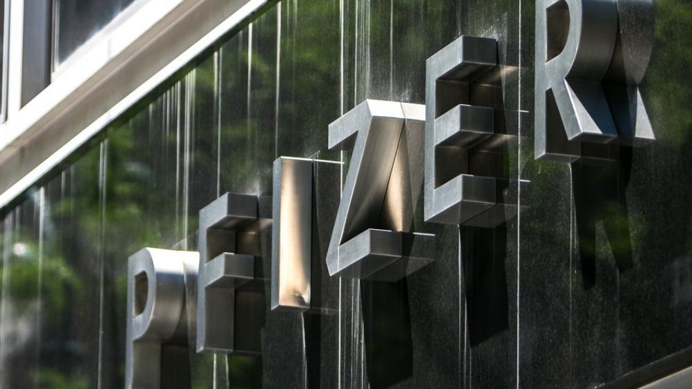 Un vaccin Pfizer adaptat la Omicron va fi disponibil în prima parte a acestui an