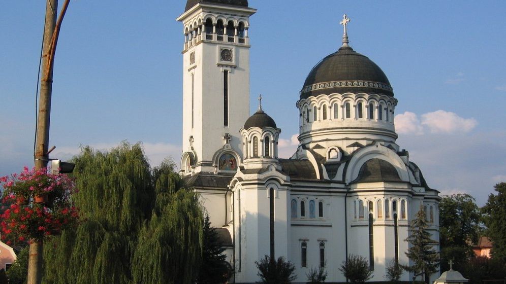 Nelu Tătaru explică de ce se poate intra în biserici și în teatre nu: Biserica este a cartierului