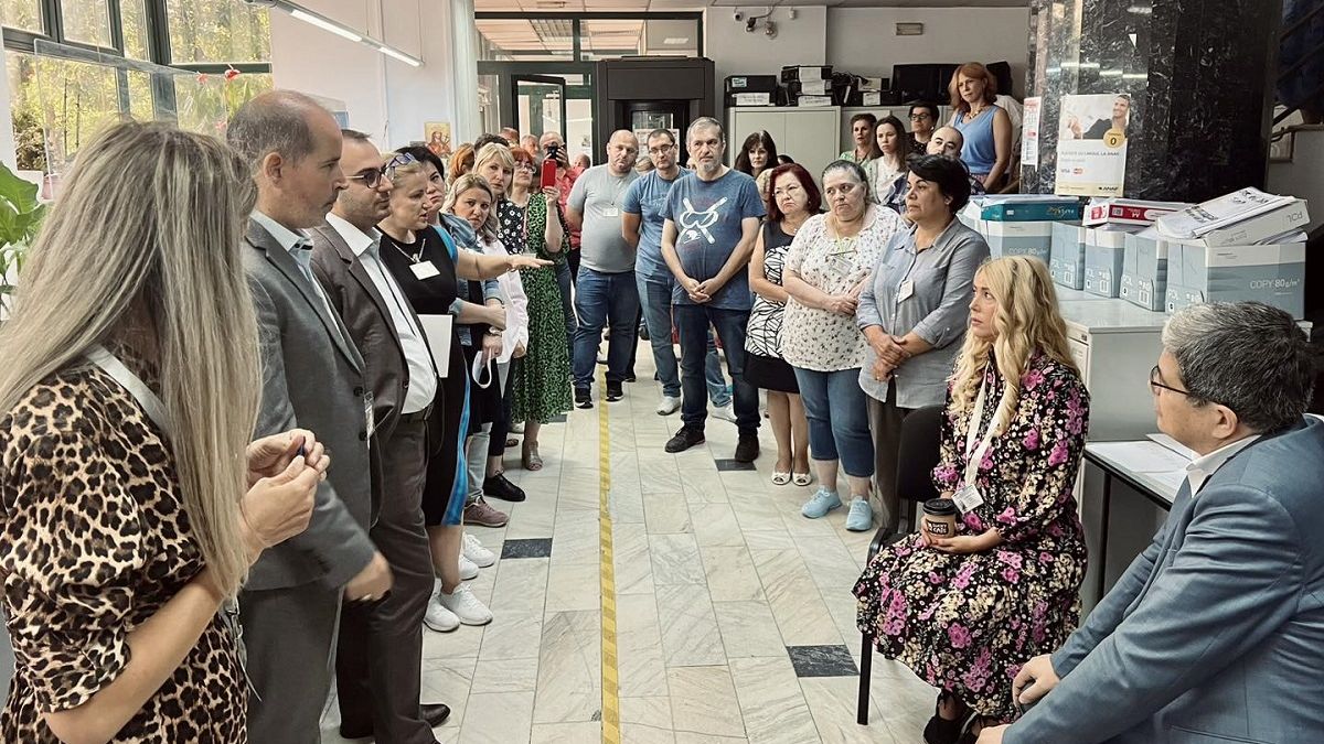Boloș s-a dus cu cafeluțe la Trezorerie ca să vadă condițiile de muncă ale bugetarilor