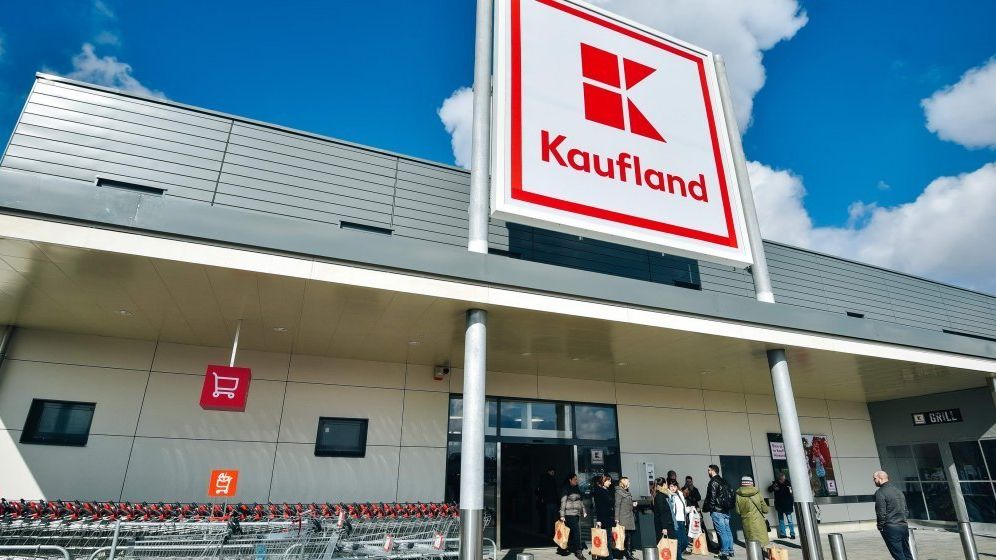 Românii vor putea dona laptopurile și calculatoarele uzate în magazinele Kaufland