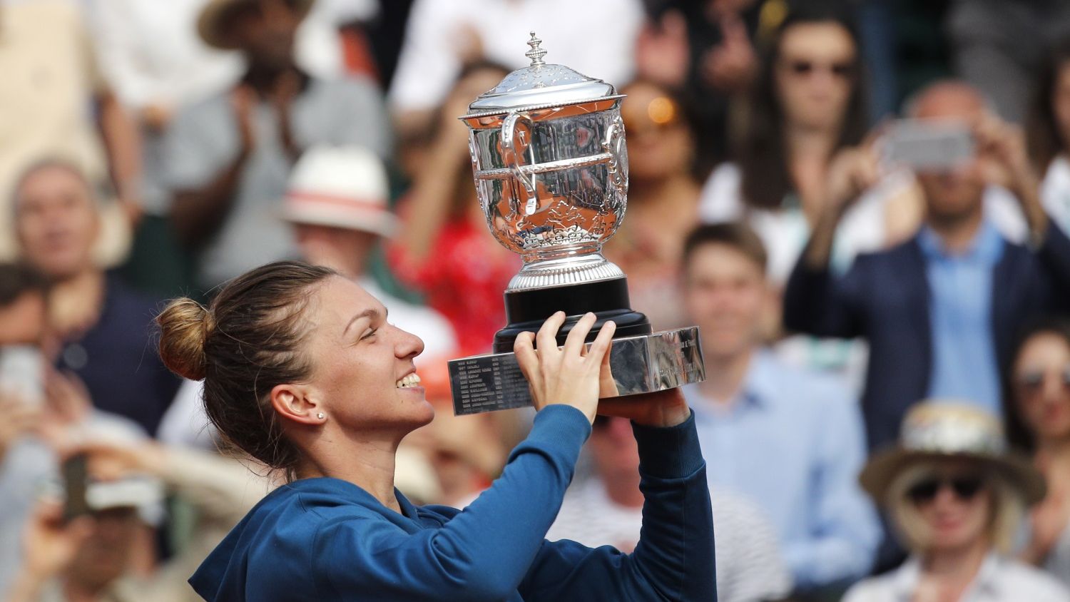 Simona Halep castiga Roland Garros-ul, primul titlu de Grand Slam din cariera, la 40 de ani de la triumful Virginiei Ruzici