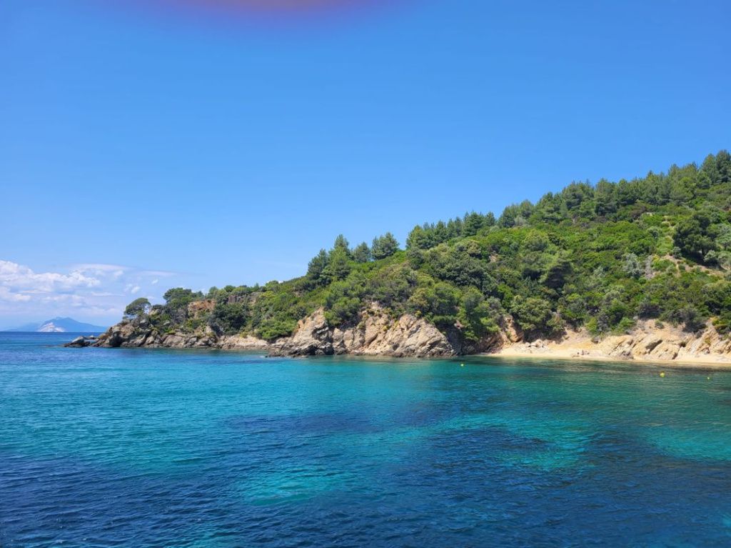 Skiathos, micuța insulă din Marea Egee cu păduri de pin, plaje premiate și povești medievale - Imagine 12